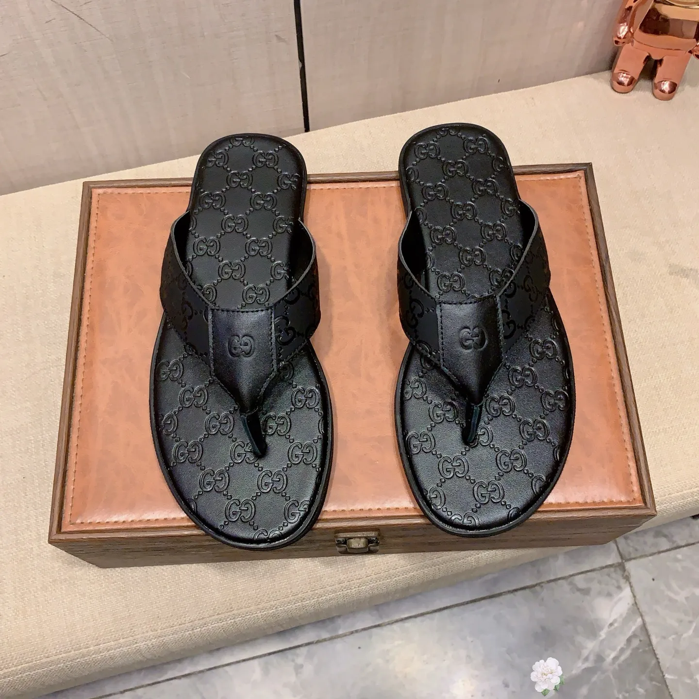 Slippers: New model: Factory price: 240💰💰🎩🎩🔥🔥《 Gucci* 》Series of slippers top purchasing agent🔍🔍Sold simultaneously for men, original Italian imported webbing made of selected cowhide, exquisite workmanship,), sole: (super comfortable) original factory special sole, ⚠️exclusive double-layer movable molded sole super comfortable⚠️, real shot🎬the real thing is more beautiful🔍🔍266 regular code 38-45,